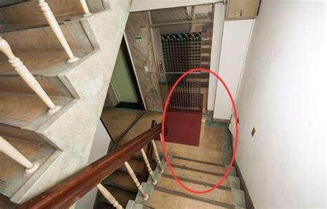 香港地勢特徵 開門見樓梯側面